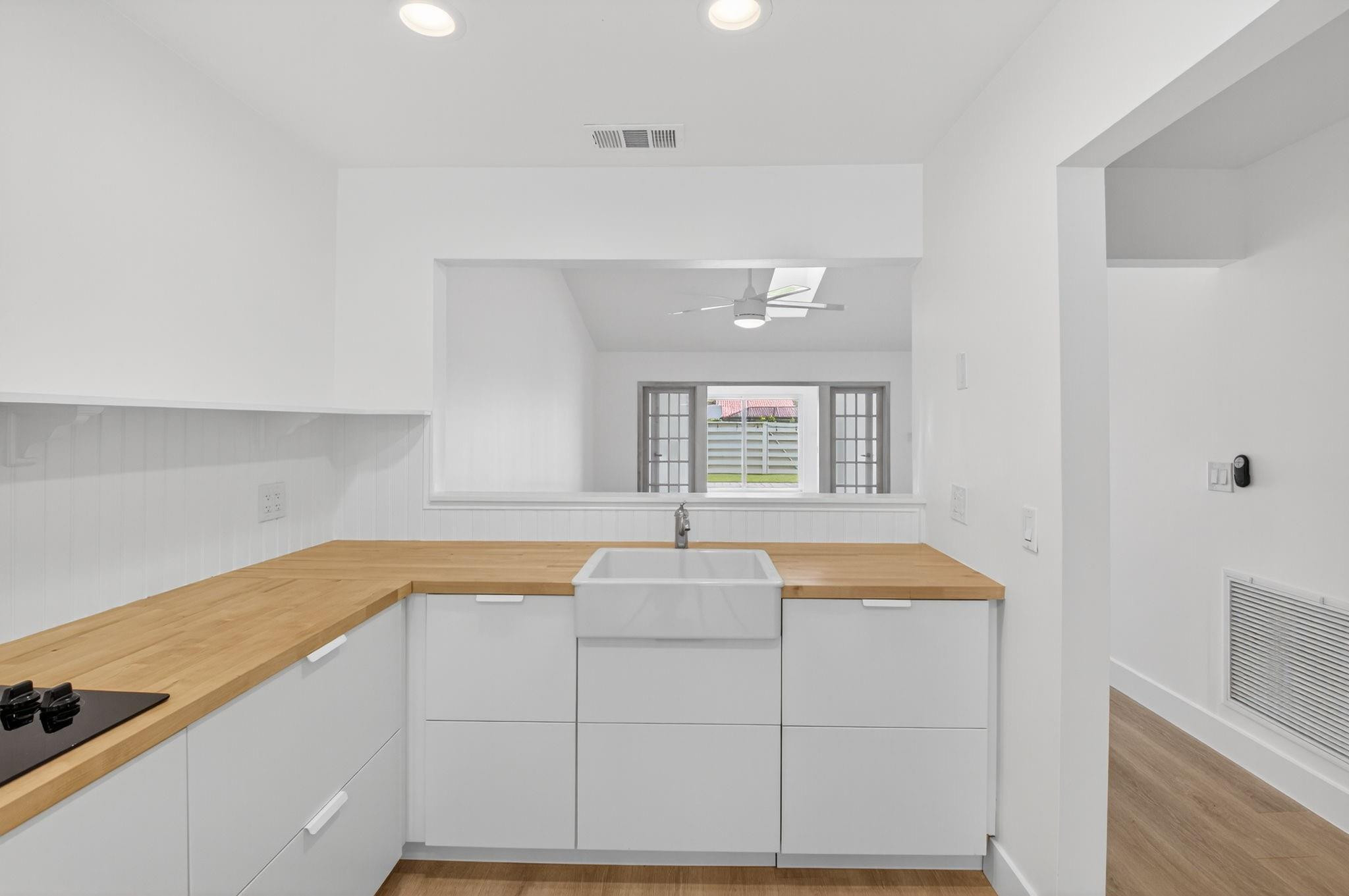 6805 Barbarossa St 6805