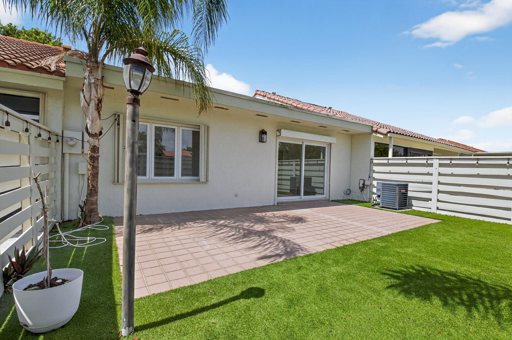 6805 Barbarossa St 6805