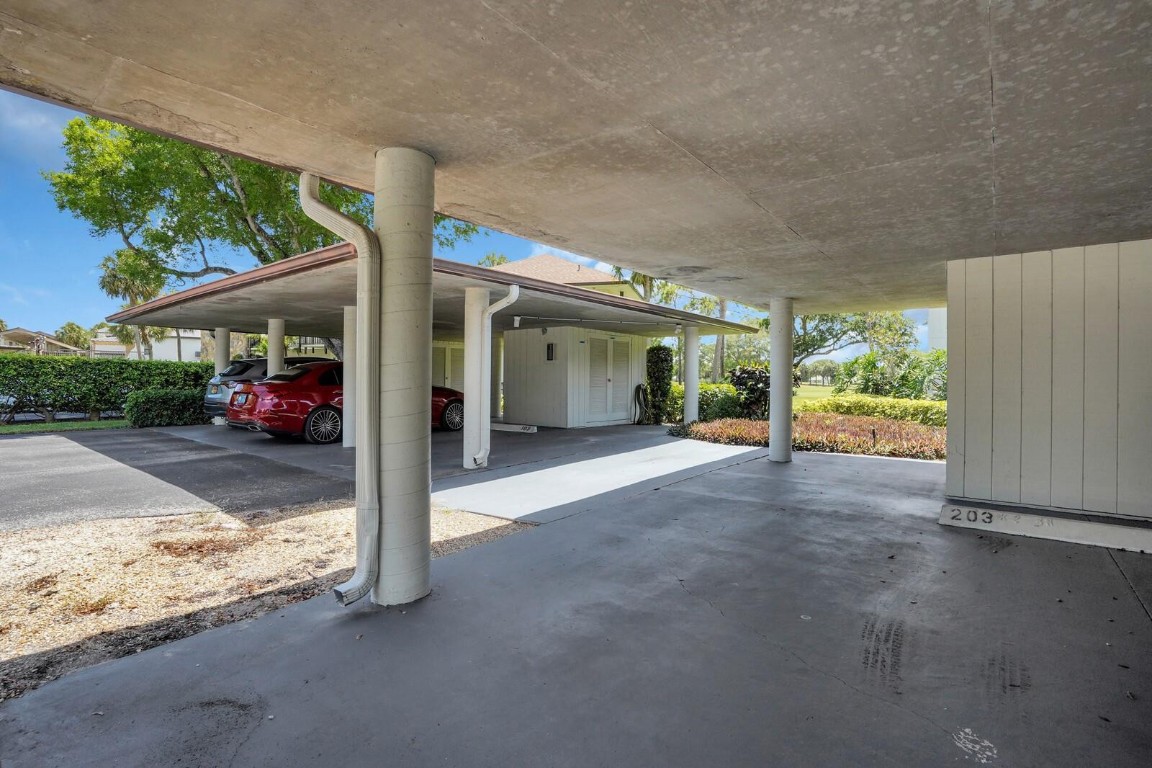 600 Greensward Ln 203