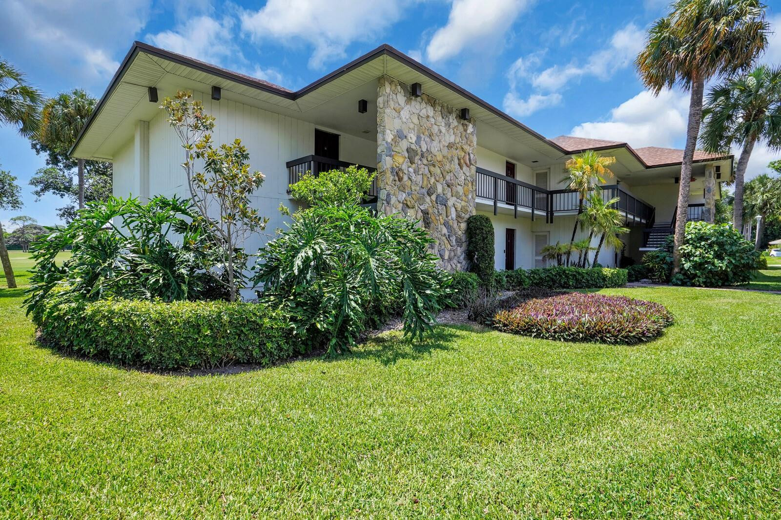 600 Greensward Ln 203