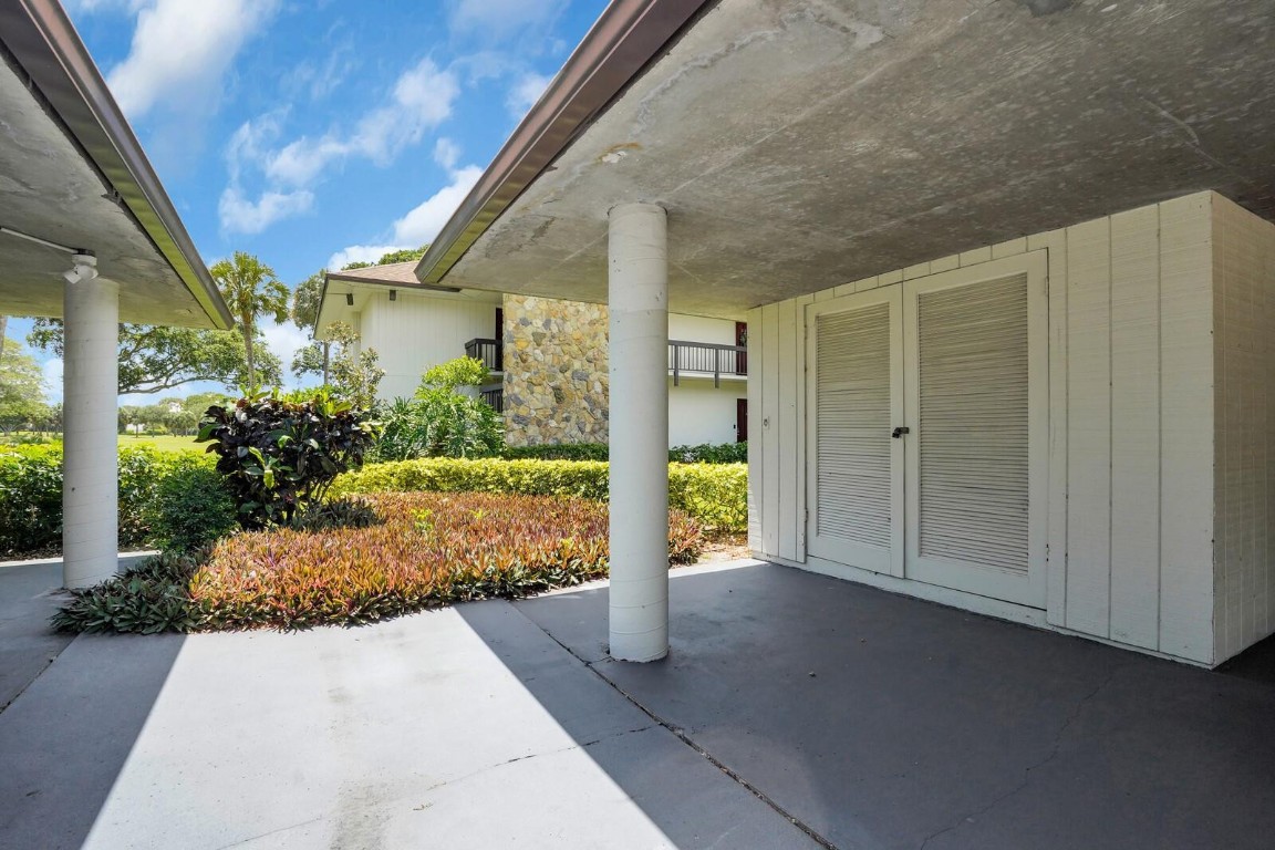 600 Greensward Ln 203