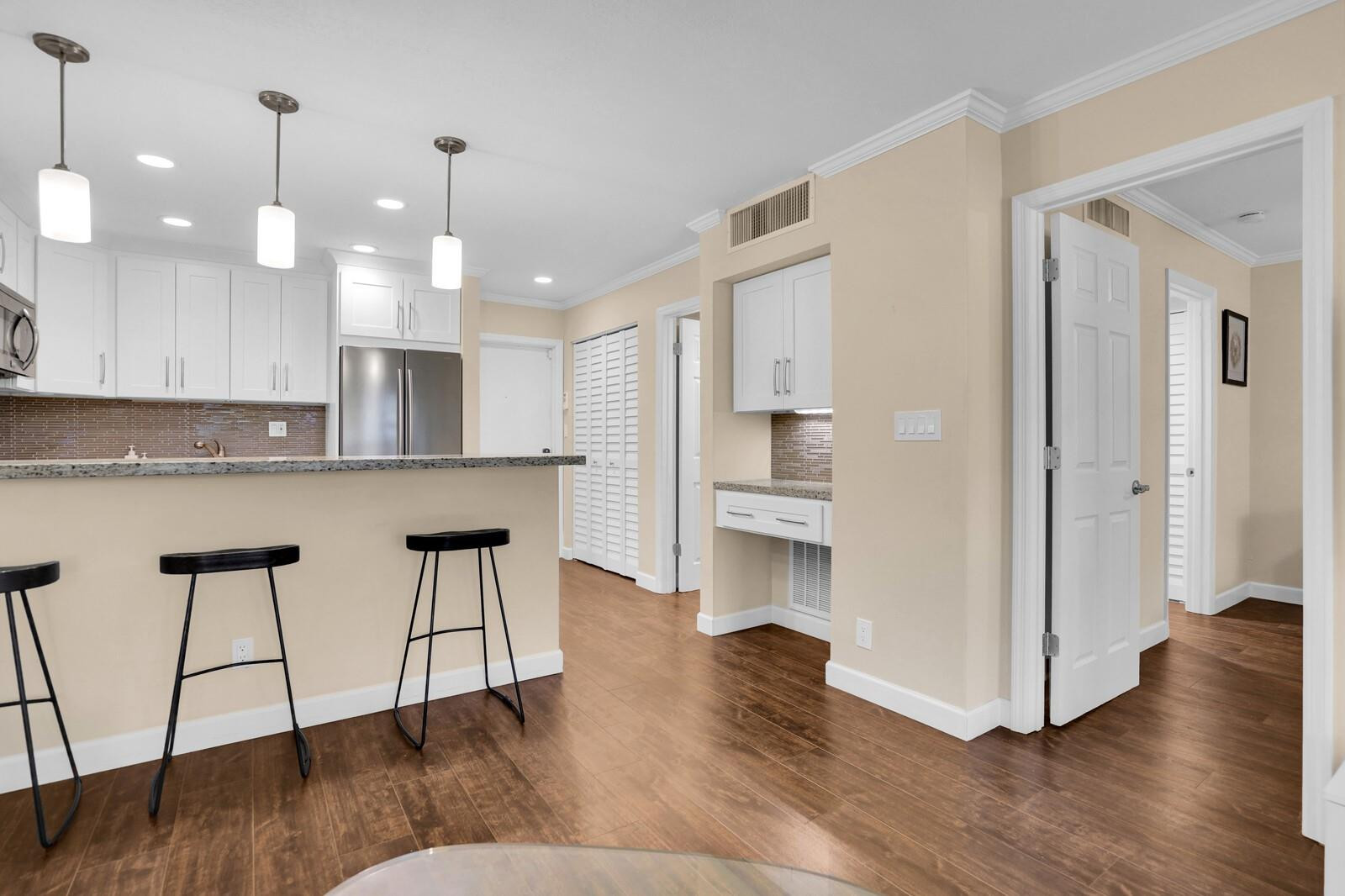 600 Greensward Ln 203