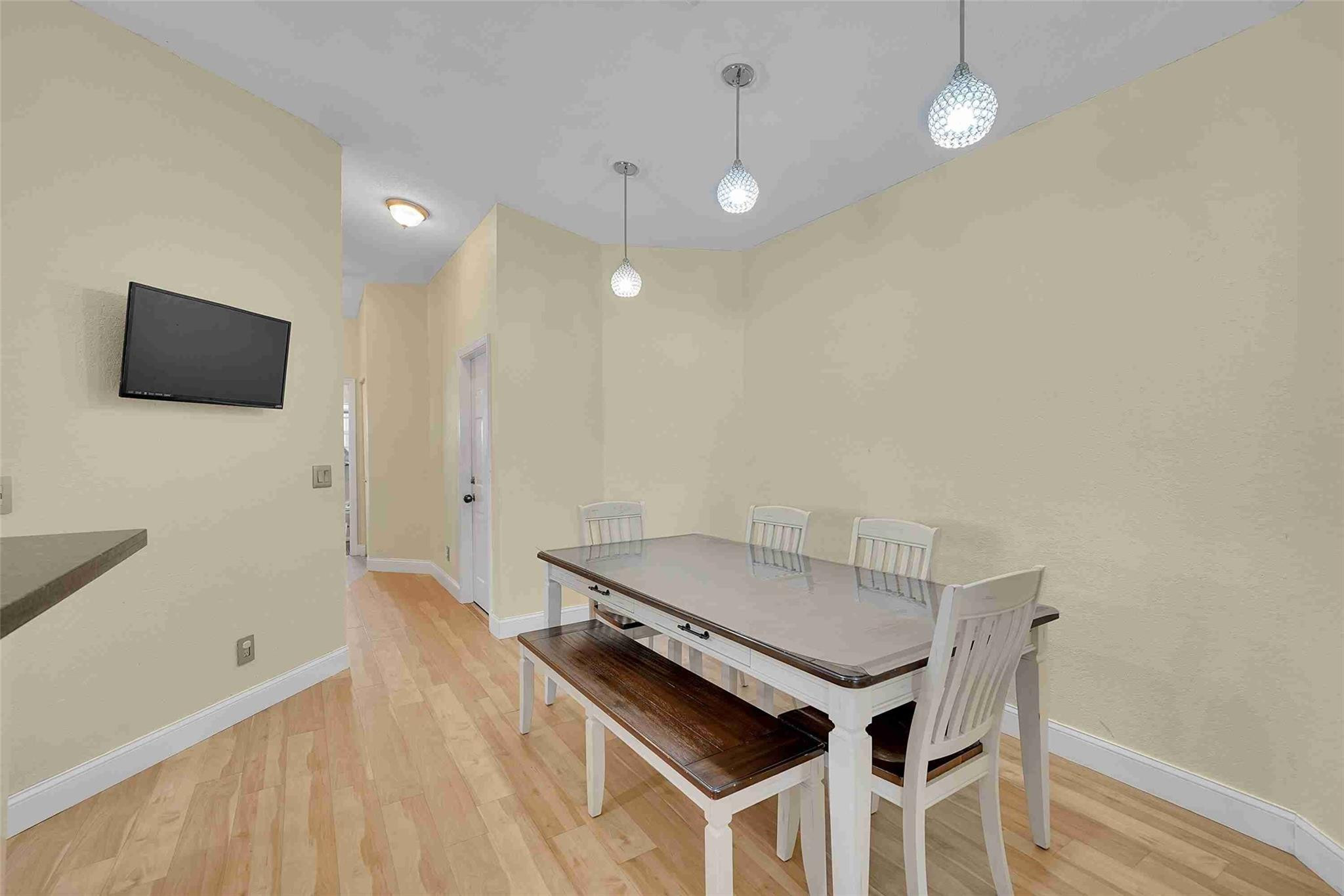 5640 NW 120th Ter 5640