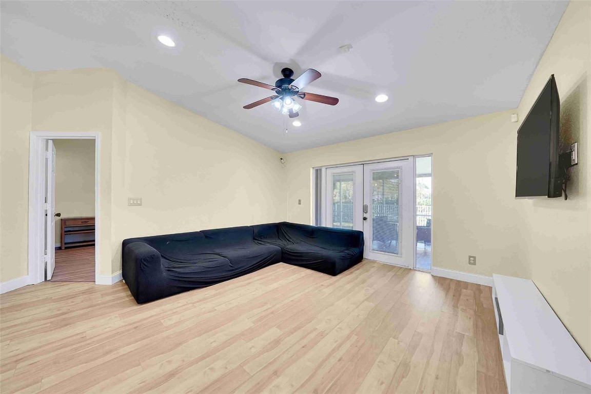 5640 NW 120th Ter 5640