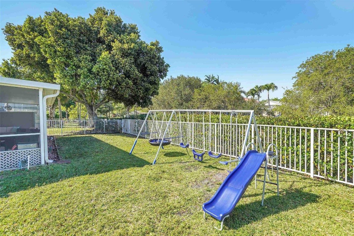 5640 NW 120th Ter 5640