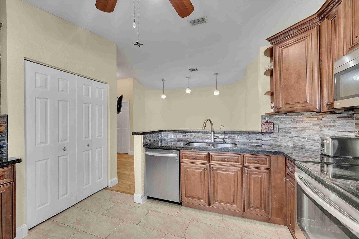 5640 NW 120th Ter 5640