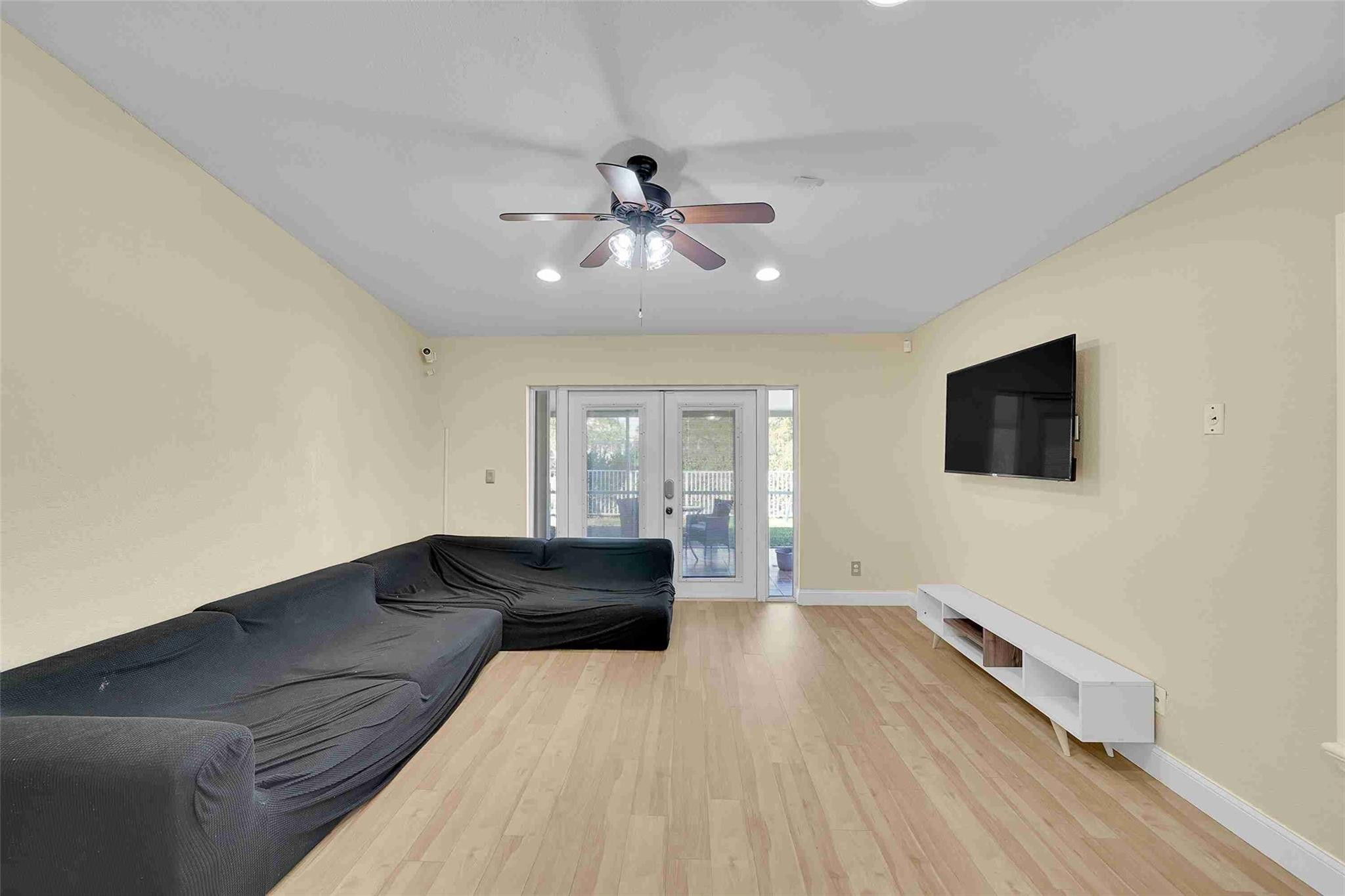 5640 NW 120th Ter 5640