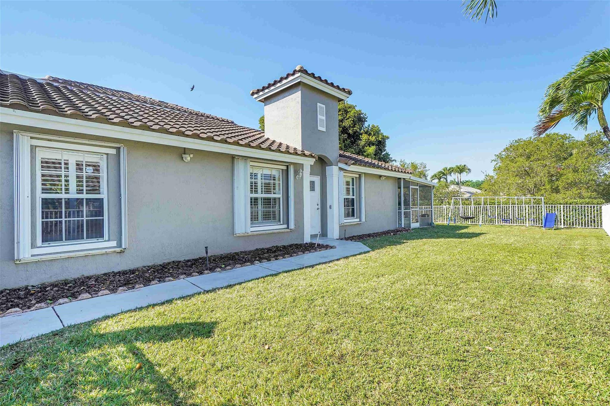 5640 NW 120th Ter 5640