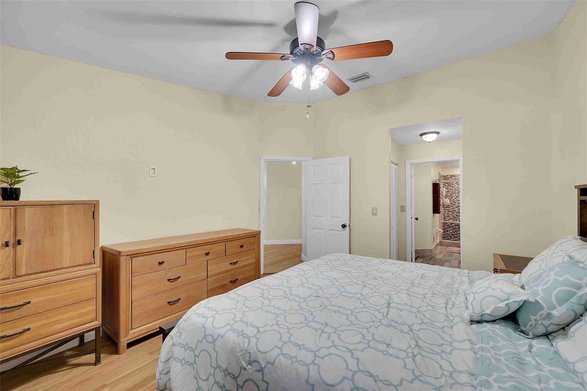 5640 NW 120th Ter 5640