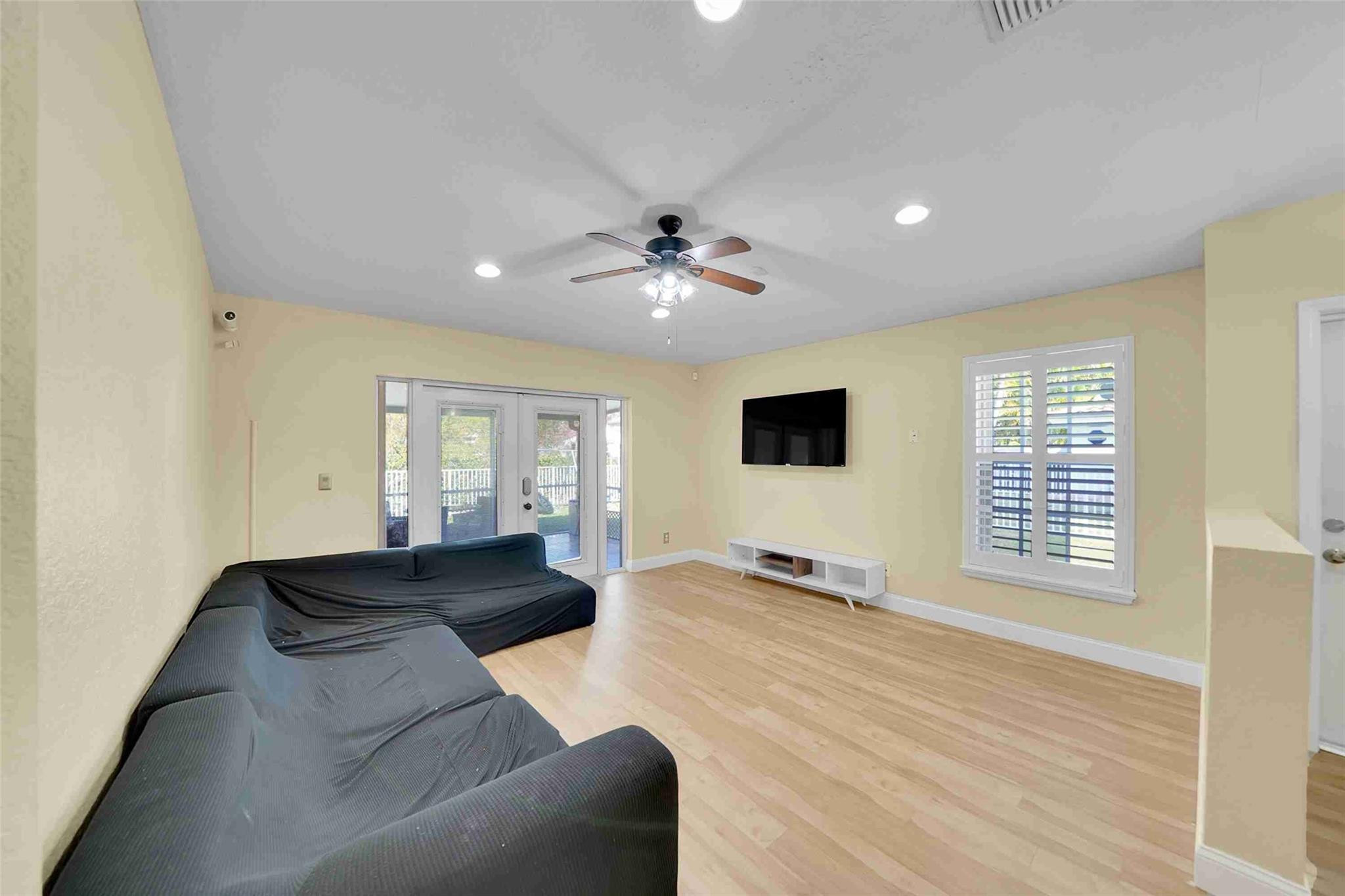 5640 NW 120th Ter 5640