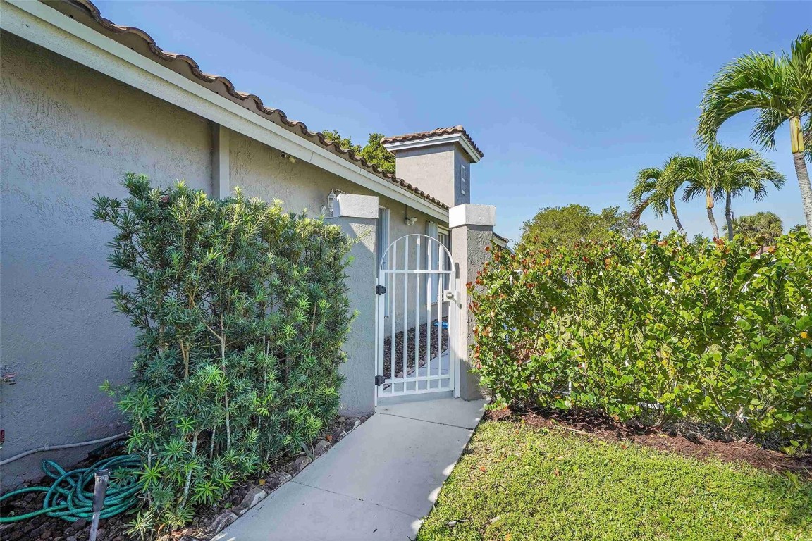 5640 NW 120th Ter 5640