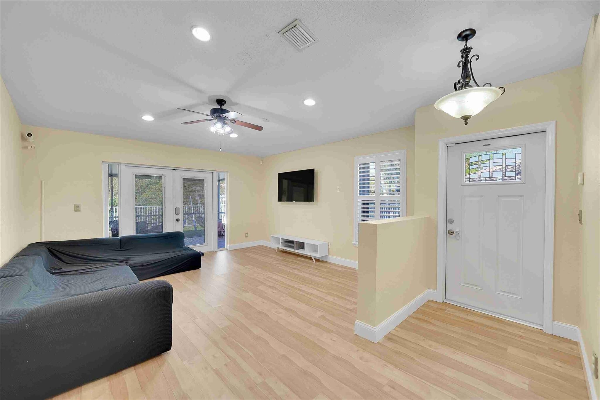 5640 NW 120th Ter 5640