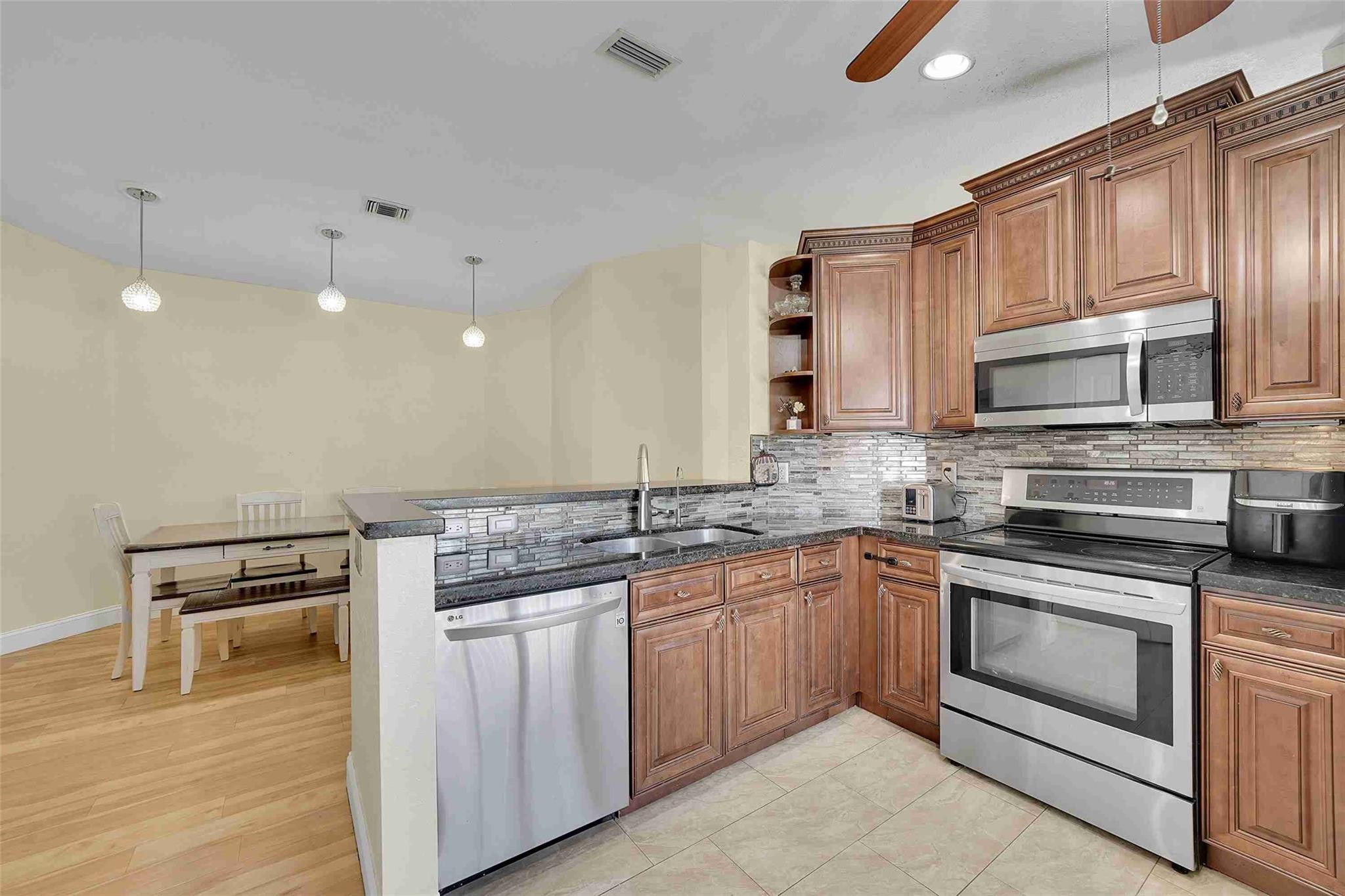 5640 NW 120th Ter 5640