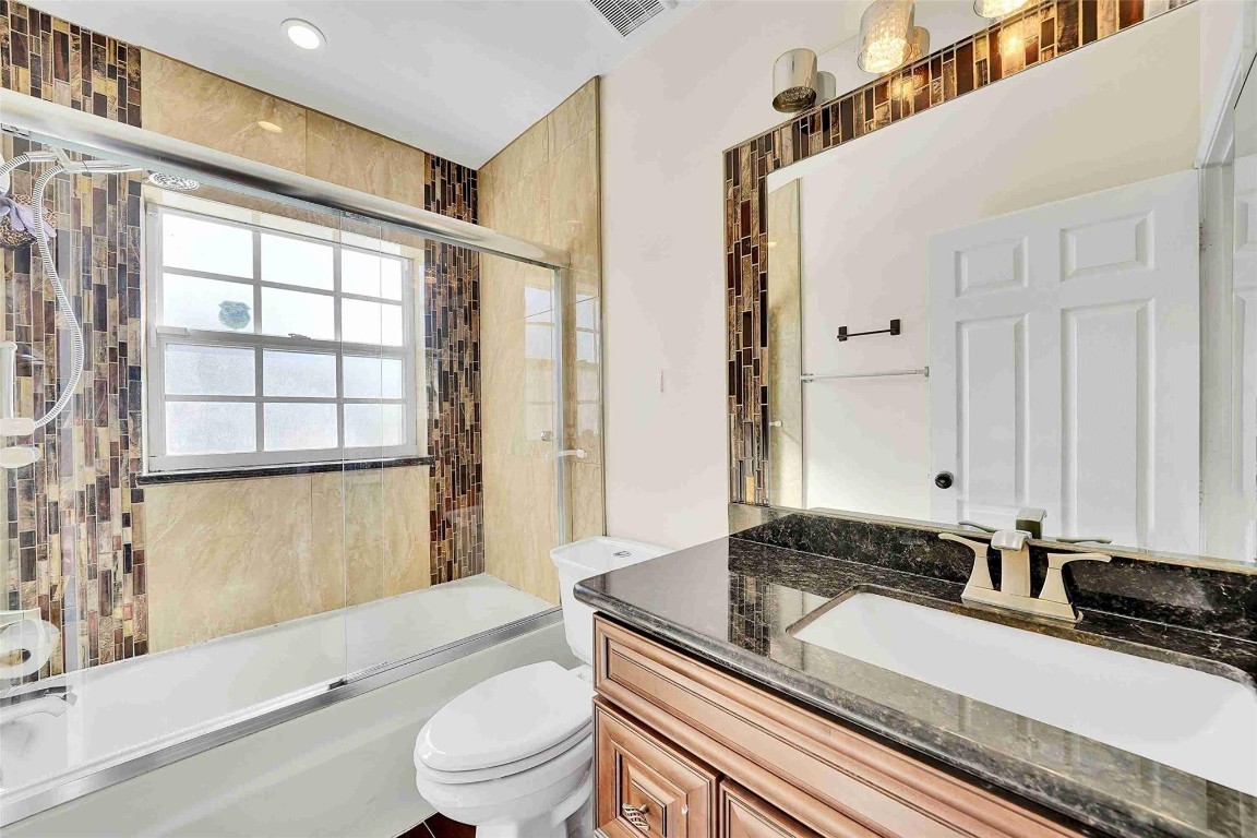 5640 NW 120th Ter 5640