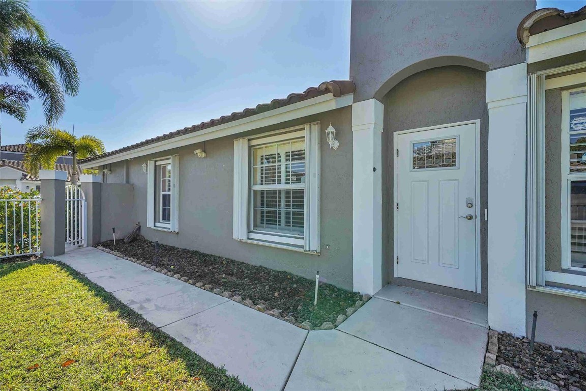 5640 NW 120th Ter 5640