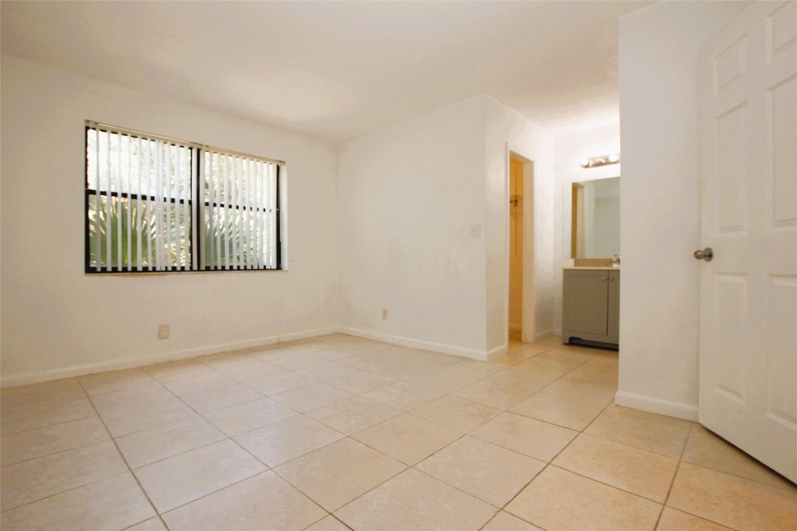 8795 NW 35th St 8795