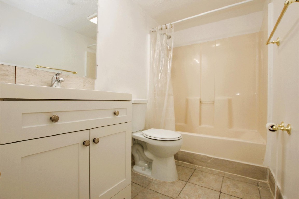 8795 NW 35th St 8795