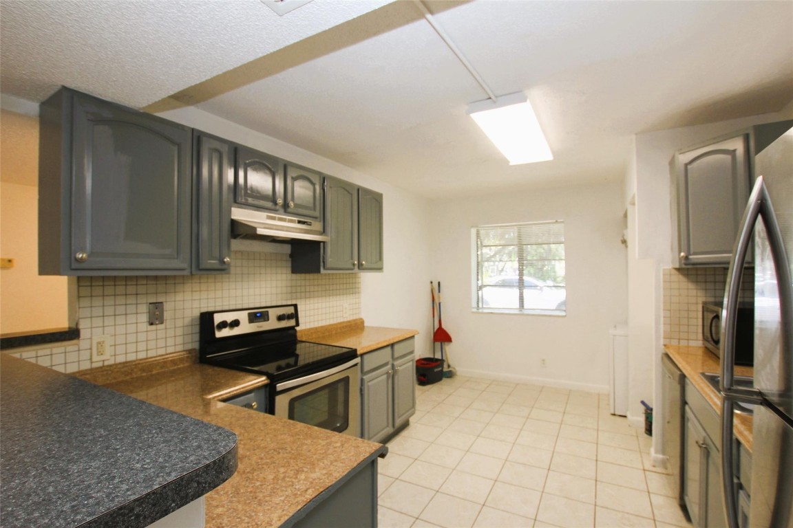 8795 NW 35th St 8795