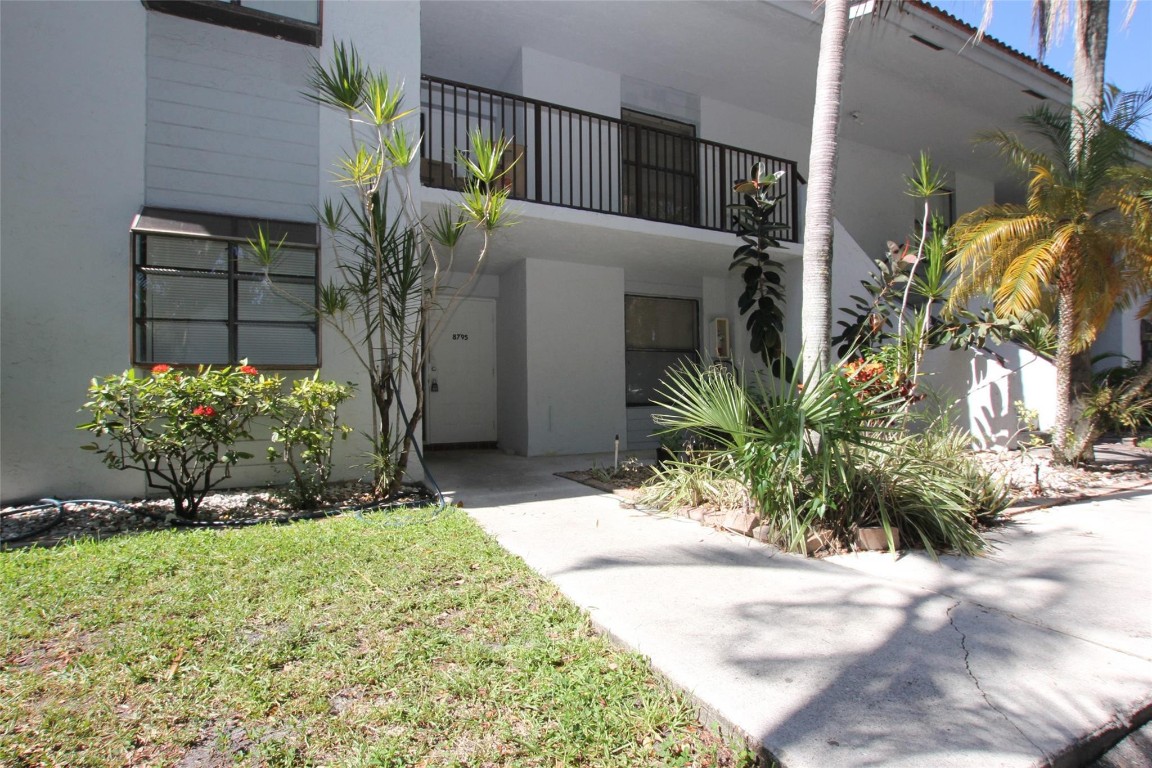 8795 NW 35th St 8795