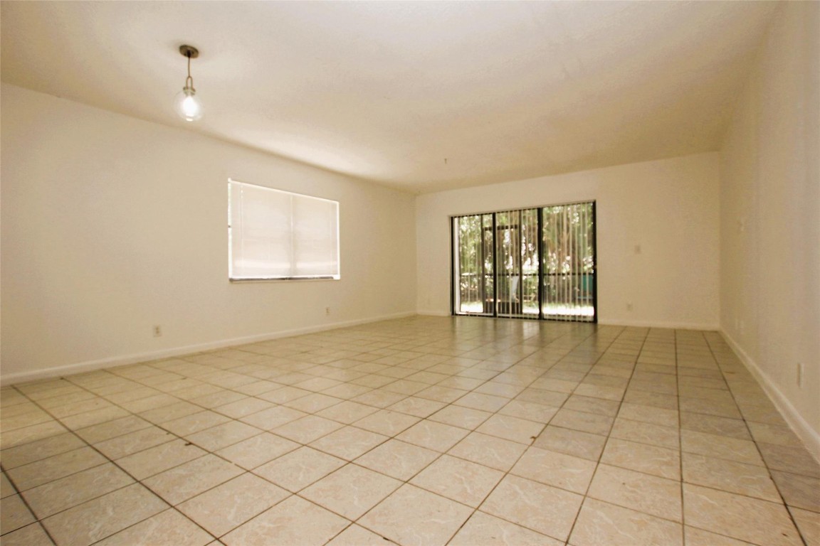 8795 NW 35th St 8795