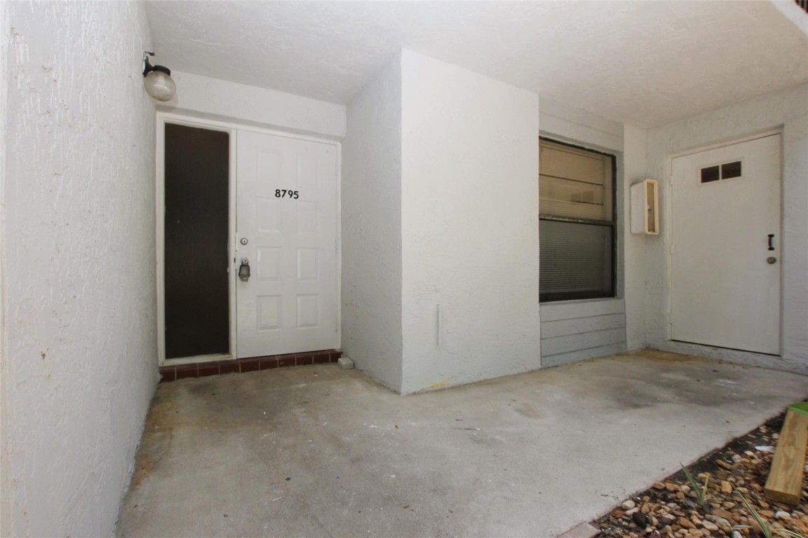 8795 NW 35th St 8795