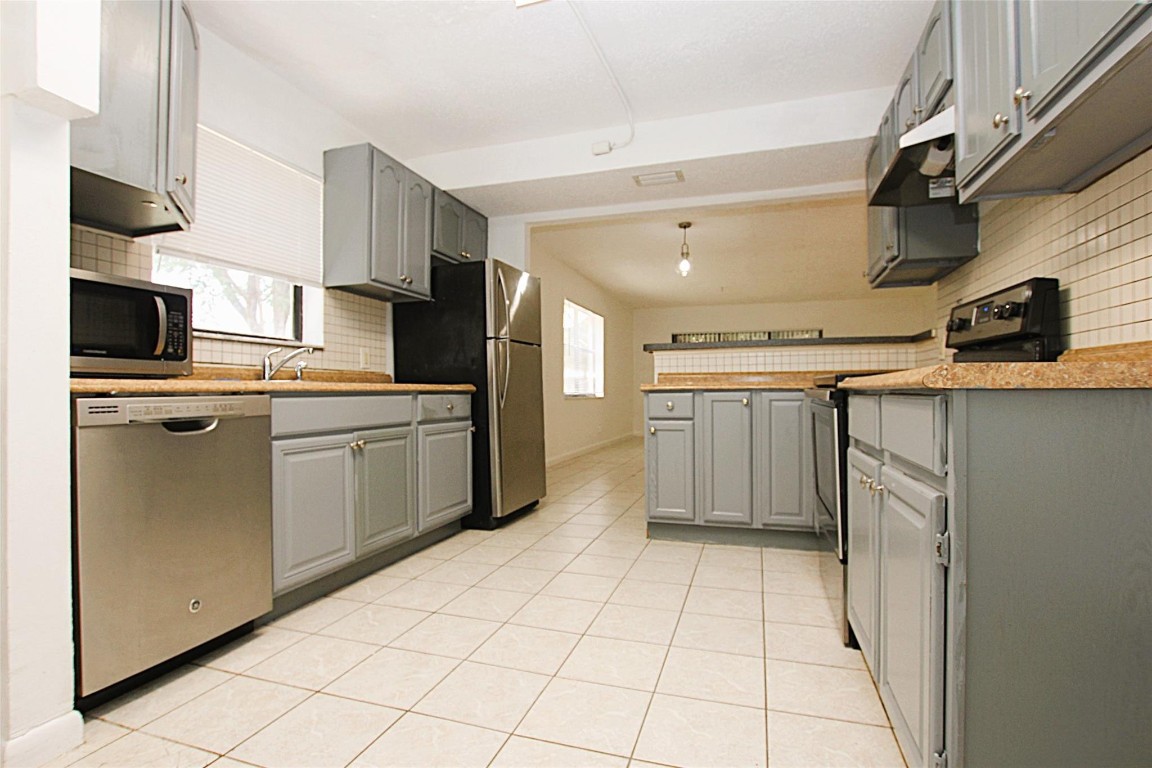 8795 NW 35th St 8795