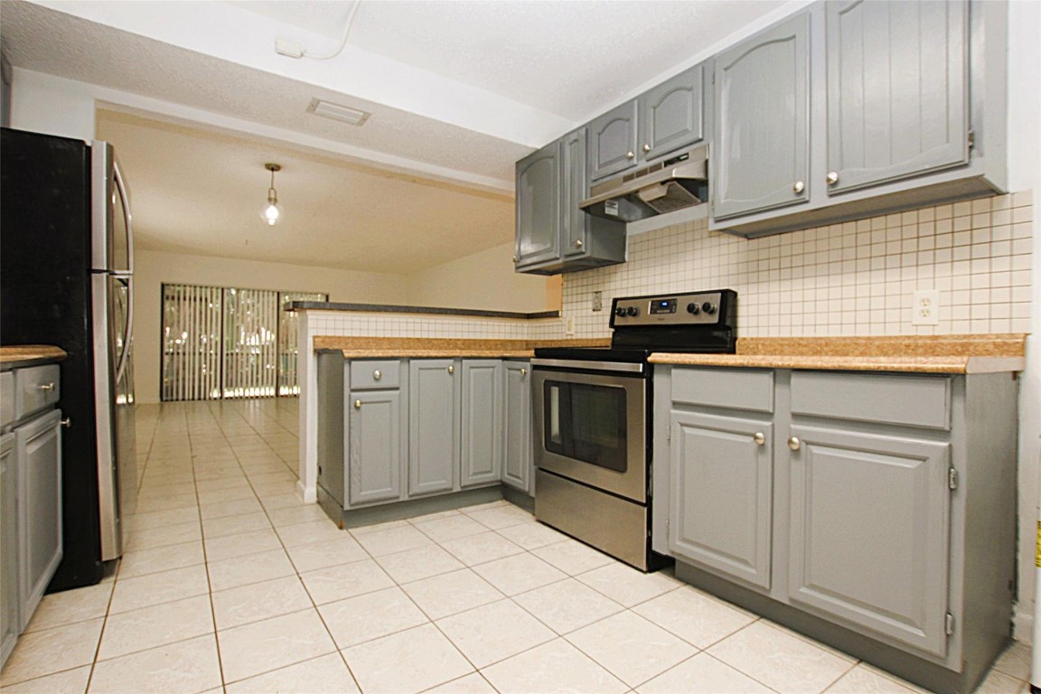 8795 NW 35th St 8795