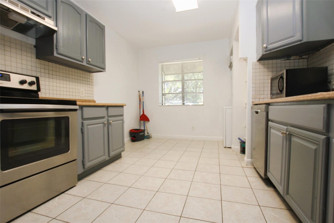 8795 NW 35th St 8795