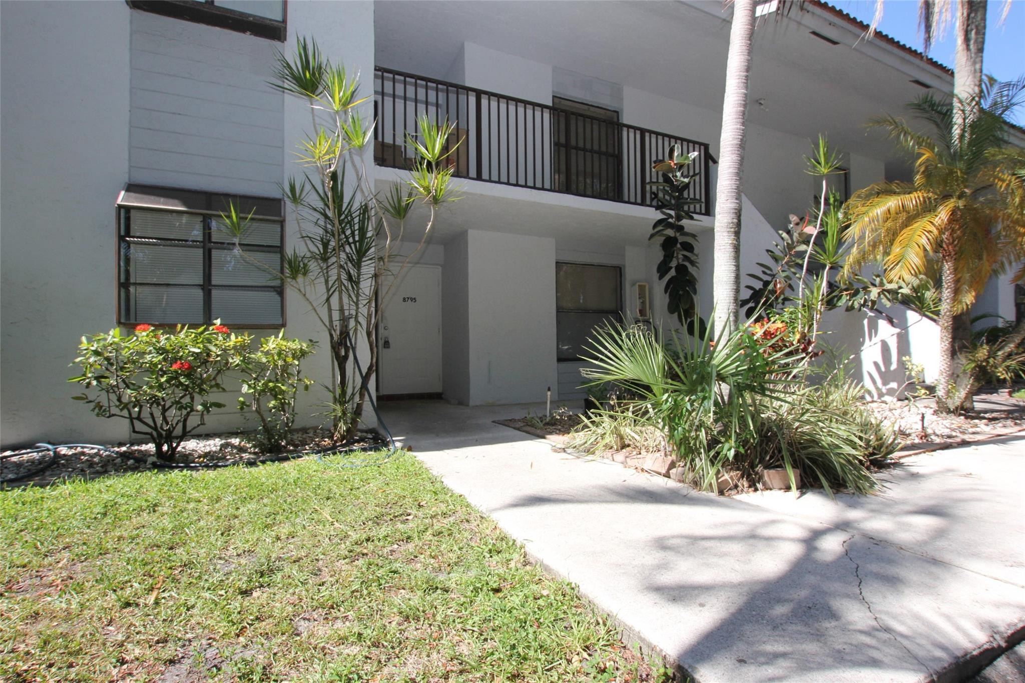 8795 NW 35th St 8795