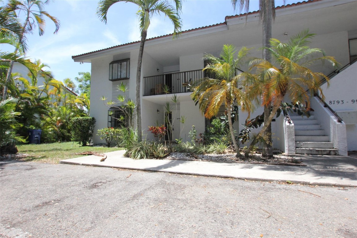 8795 NW 35th St 8795