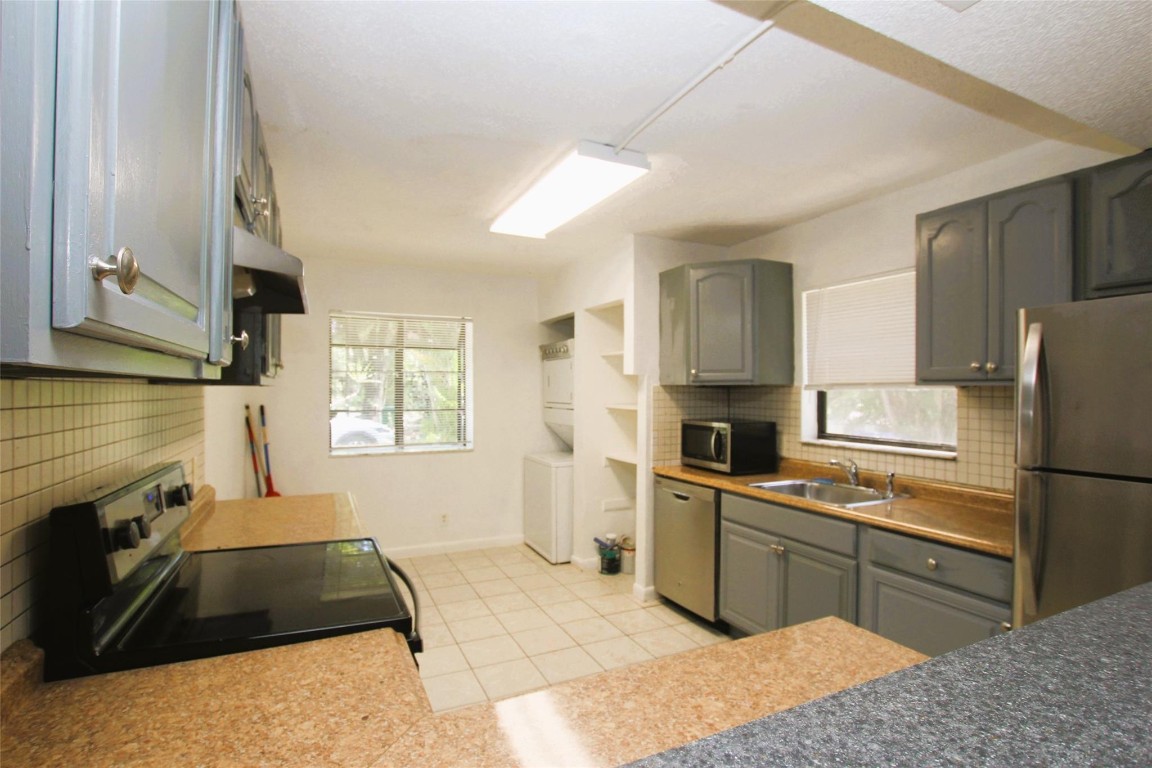 8795 NW 35th St 8795