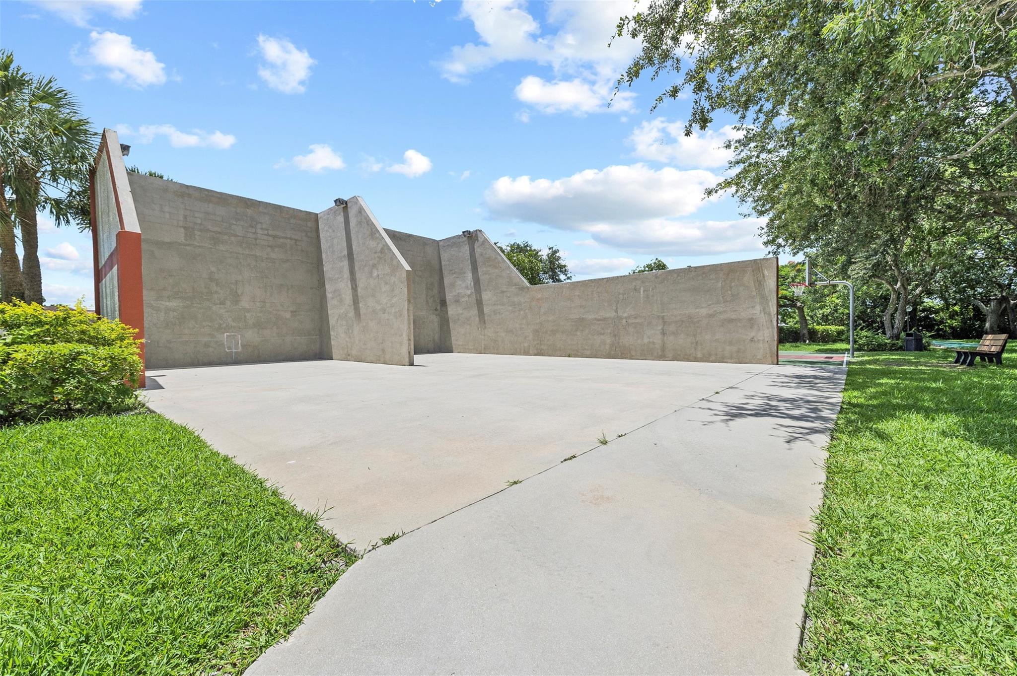 405 Liberty Ct 405