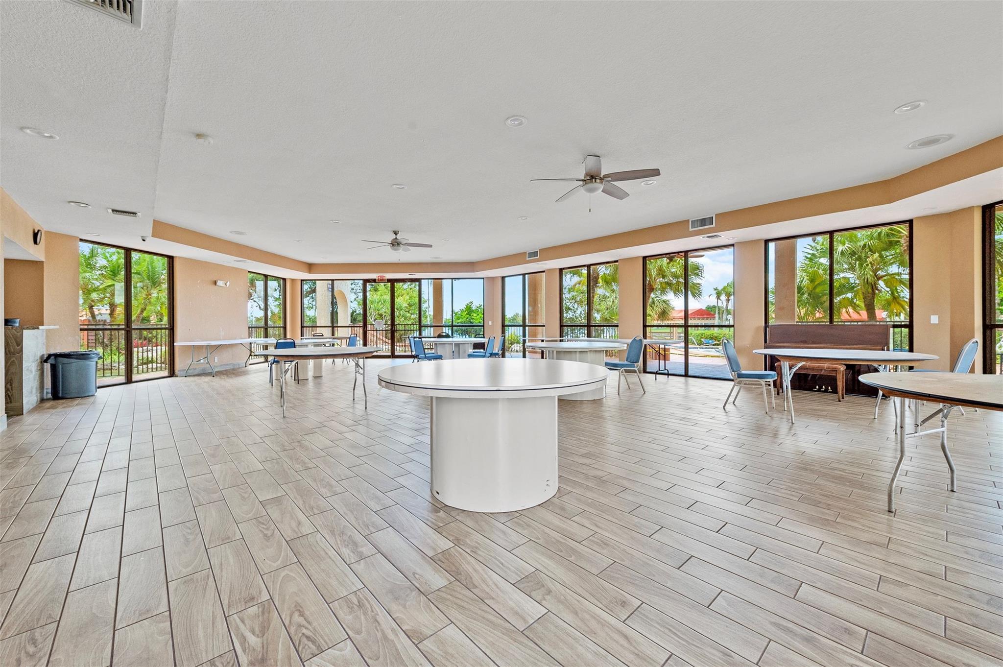 405 Liberty Ct 405