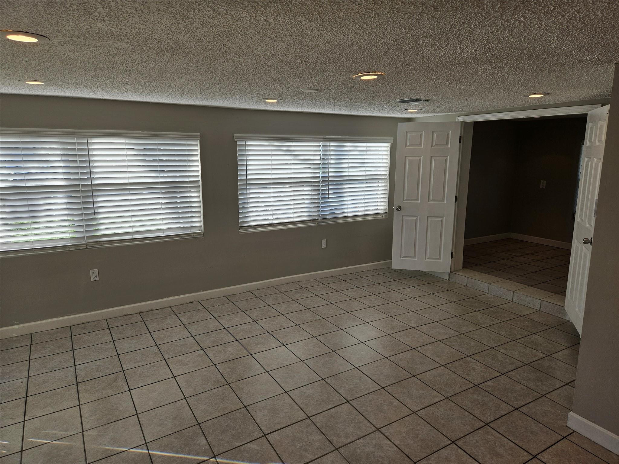 2586 NW 58th Ave