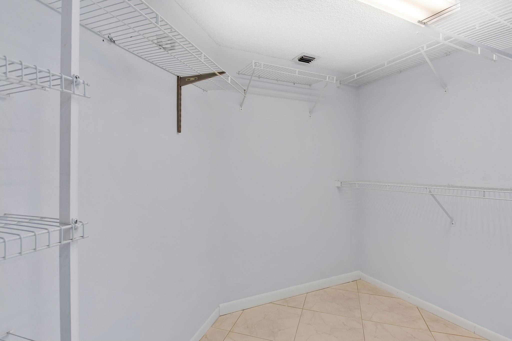 1606 Abaco Dr E4