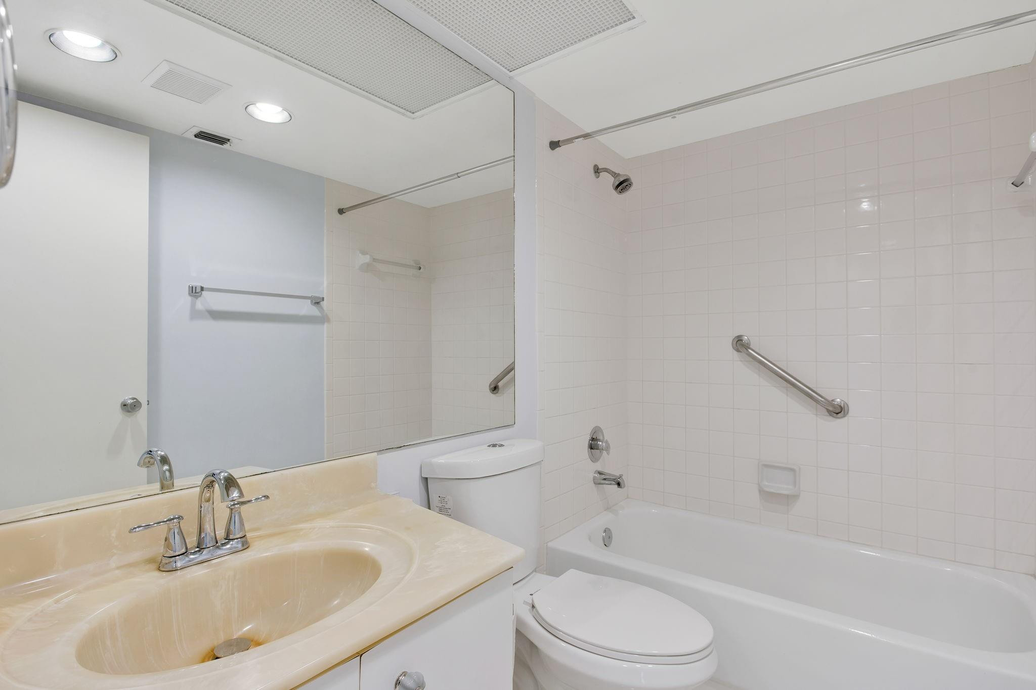 1606 Abaco Dr E4