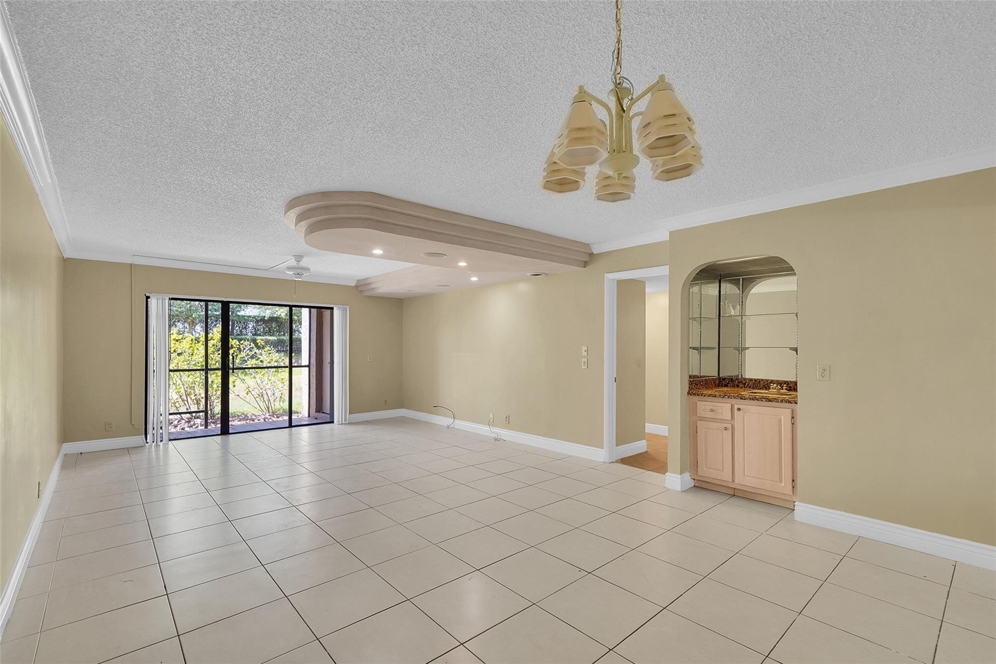 350 Racquet Club Rd