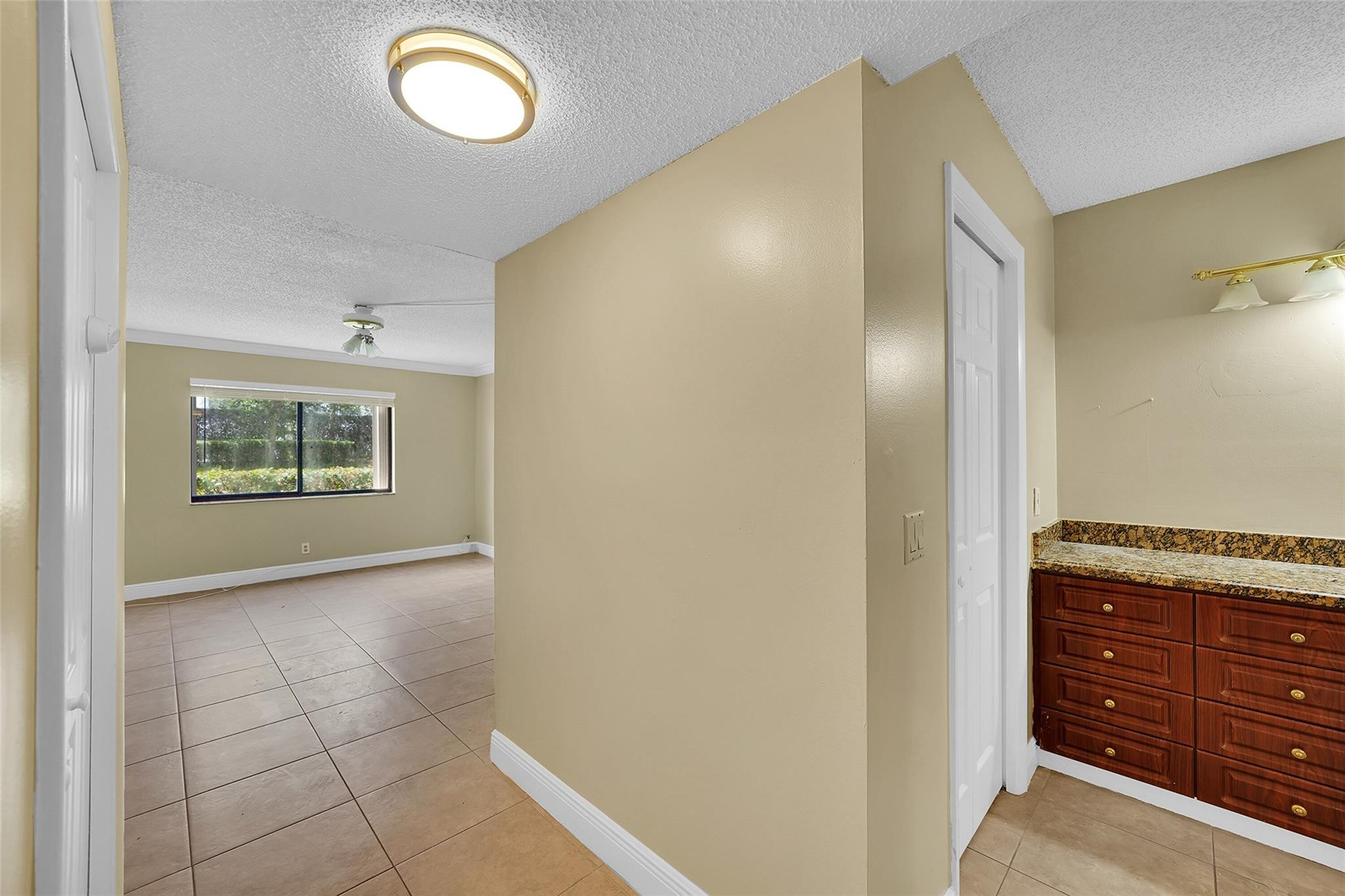 350 Racquet Club Rd
