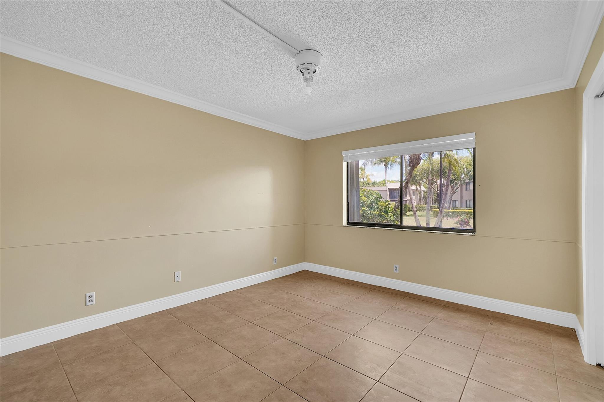 350 Racquet Club Rd