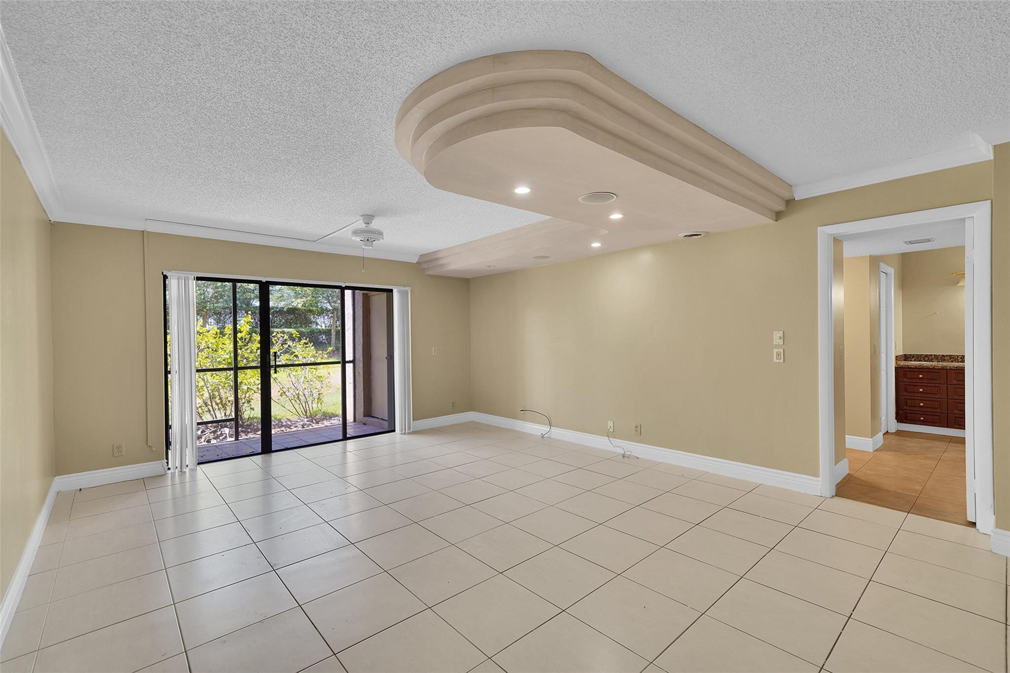 350 Racquet Club Rd