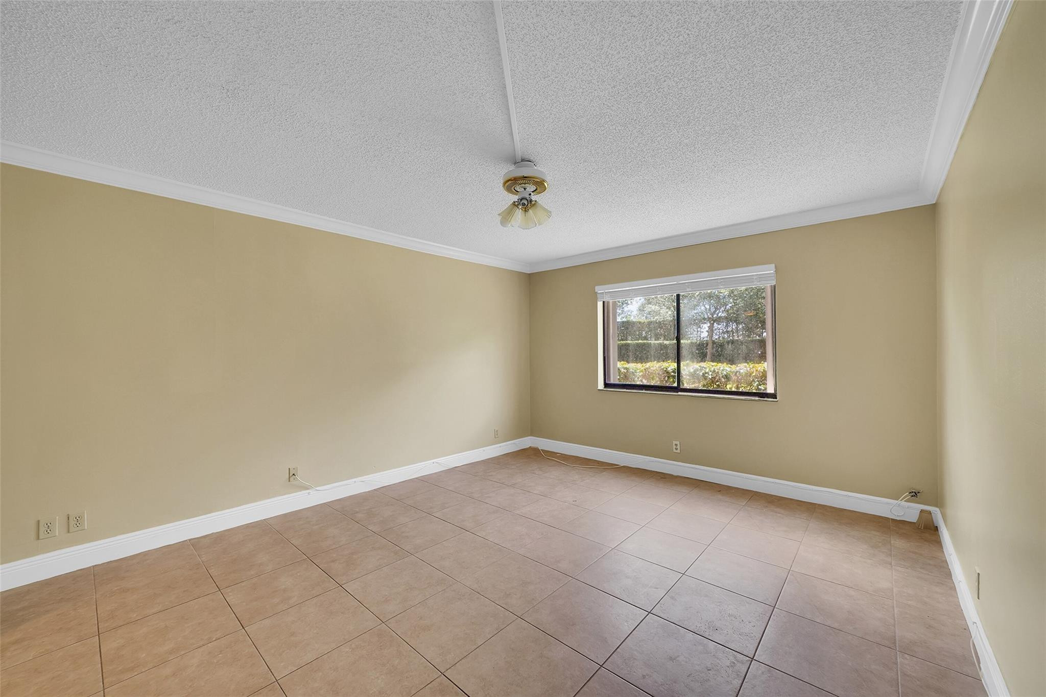350 Racquet Club Rd