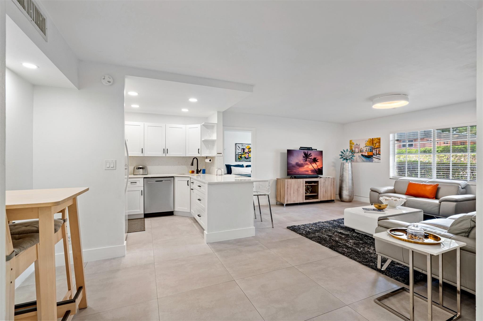 706 SE 2nd Avenue 335