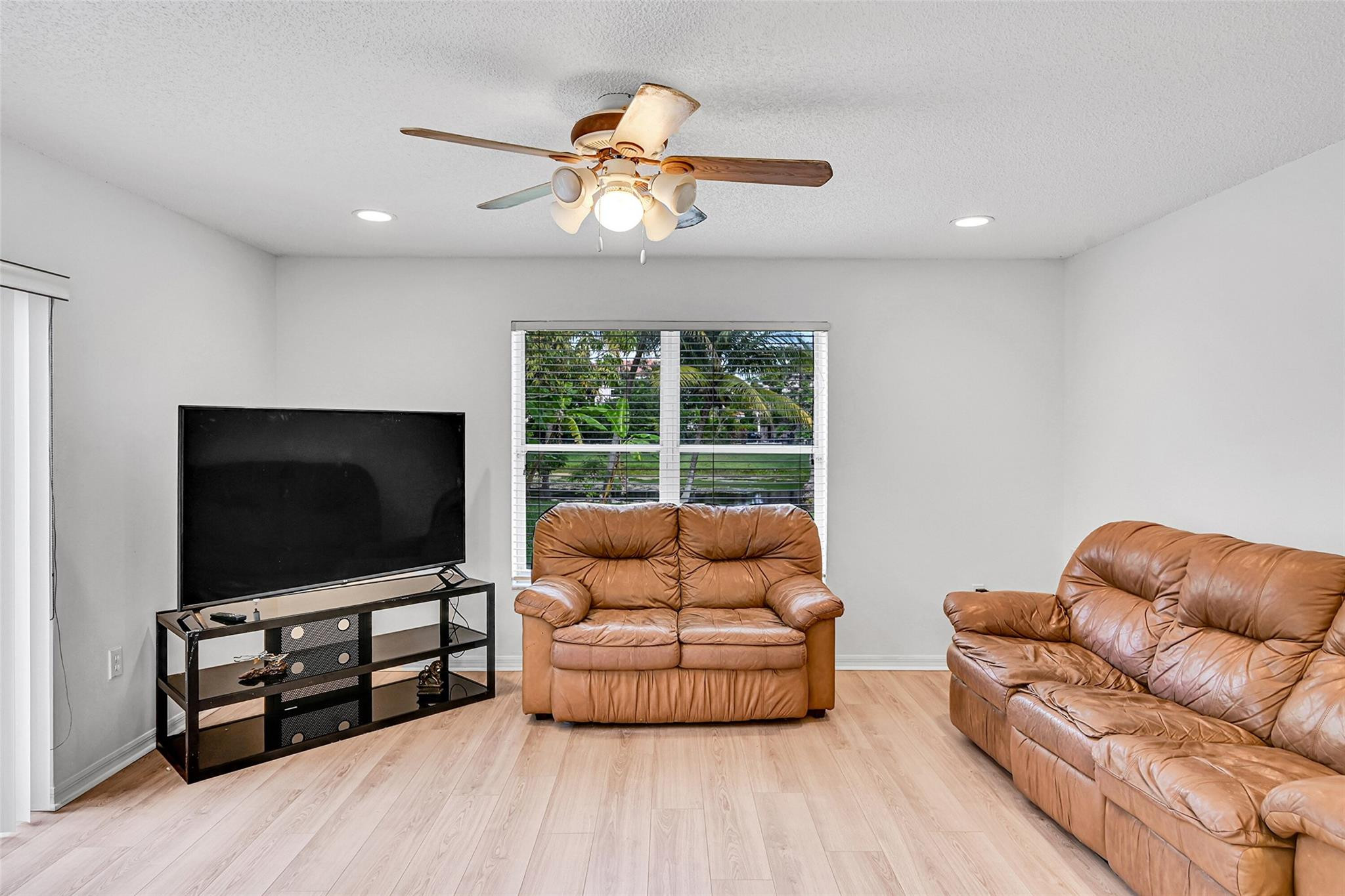 11600 NW 52nd Ct