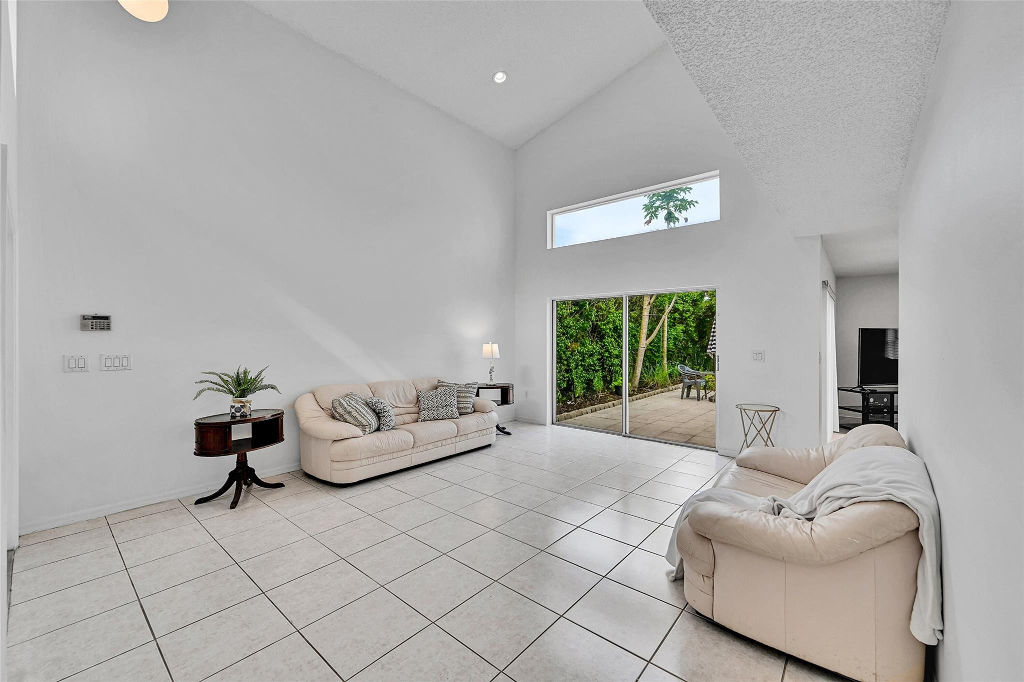 11600 NW 52nd Ct