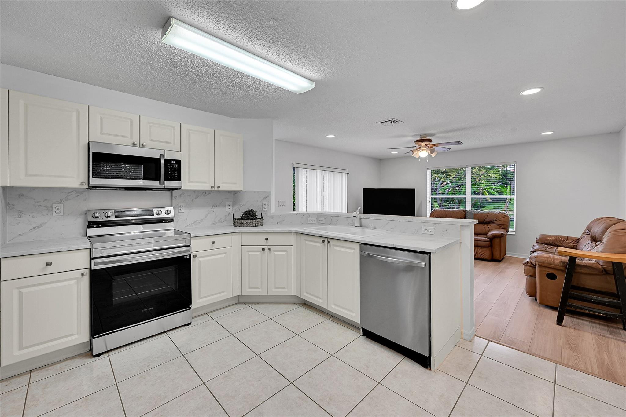 11600 NW 52nd Ct