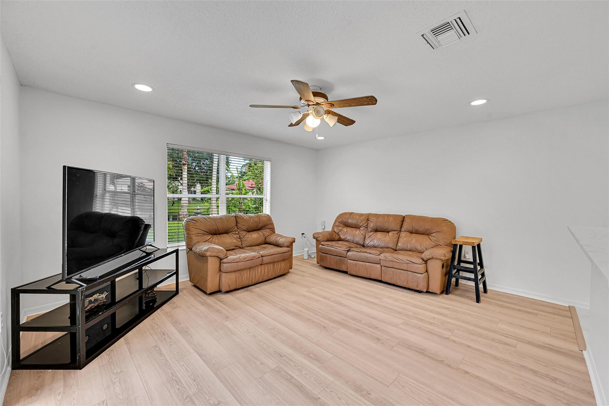 11600 NW 52nd Ct