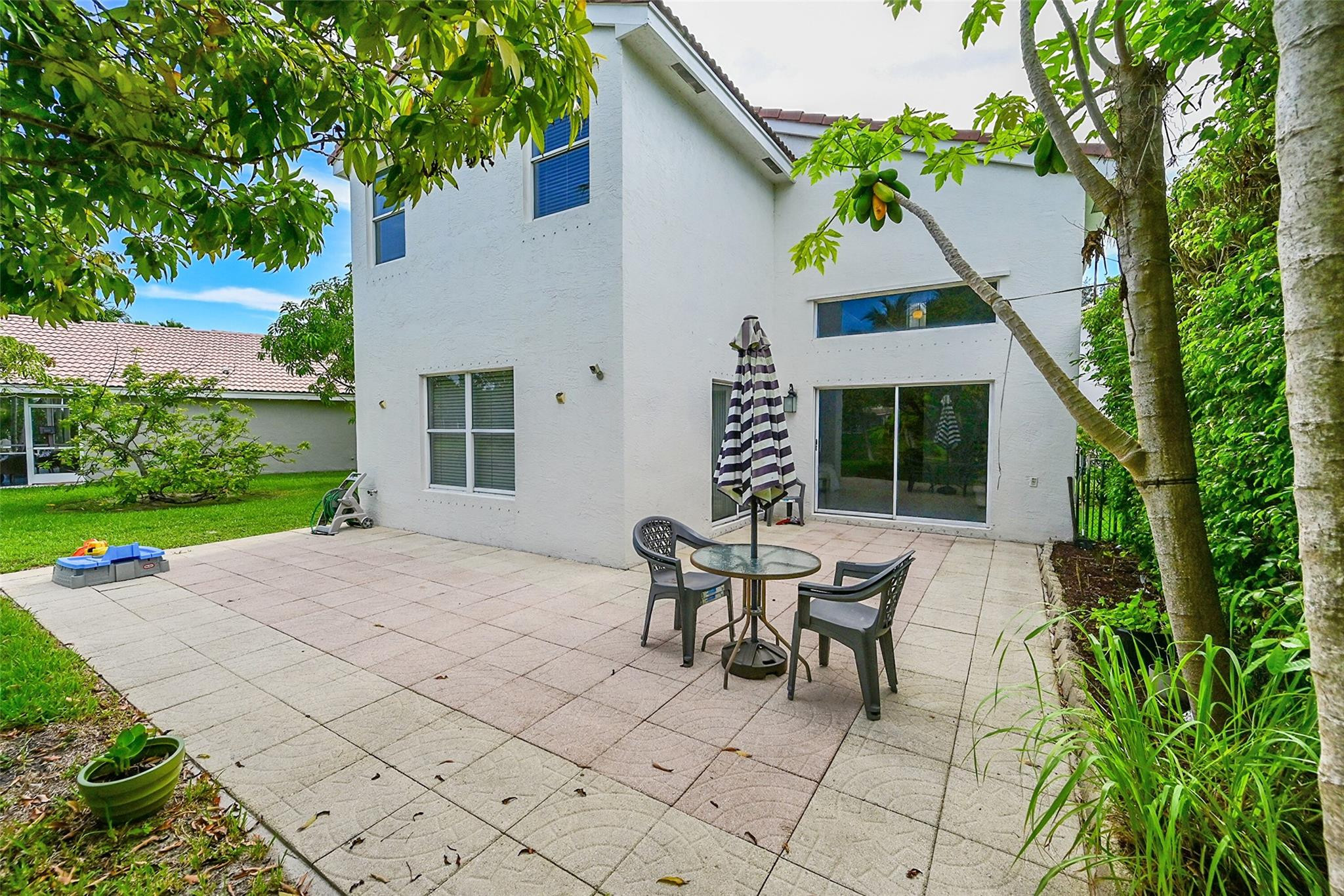 11600 NW 52nd Ct