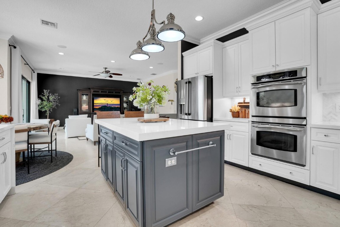 8829 N Woodgrove Ridge Ct