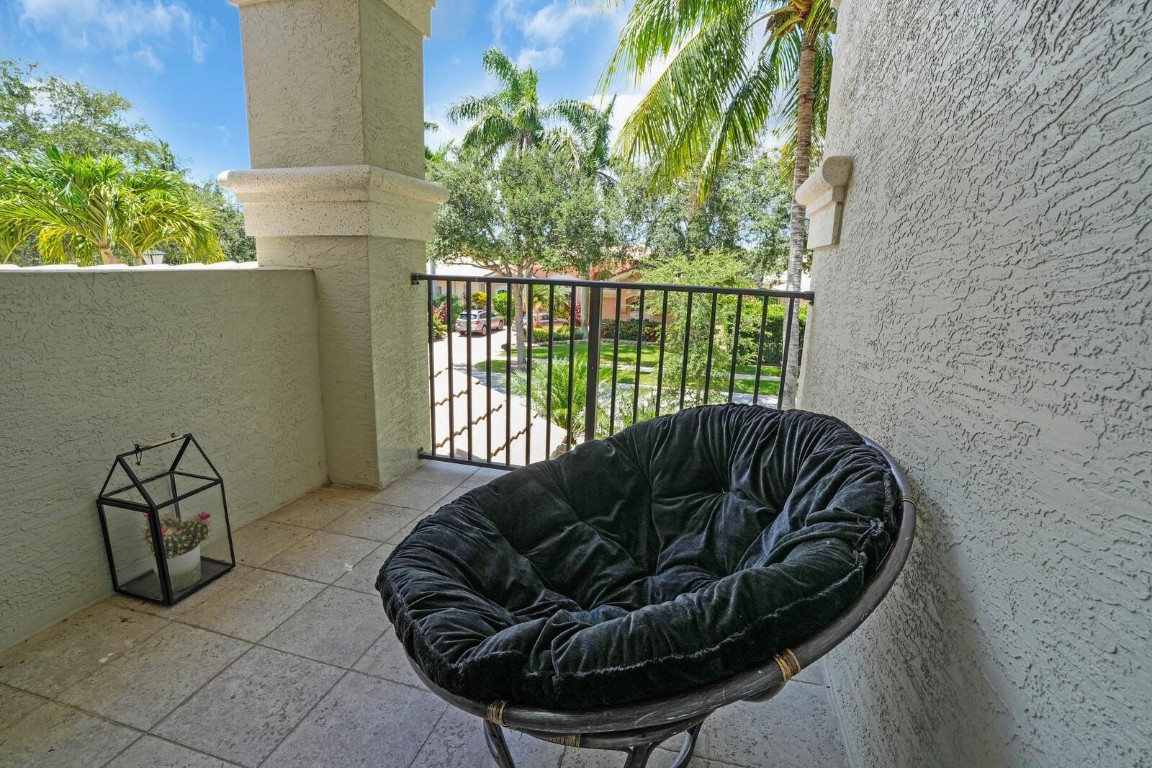 8829 N Woodgrove Ridge Ct