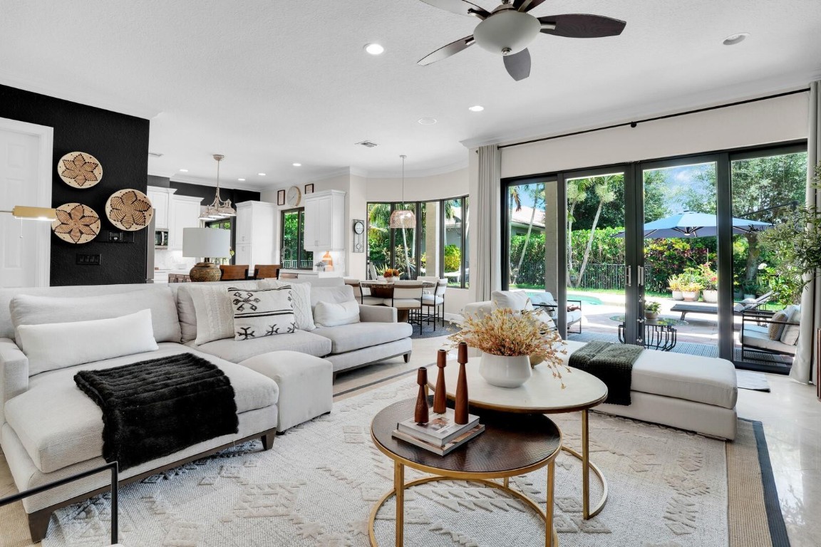 8829 N Woodgrove Ridge Ct